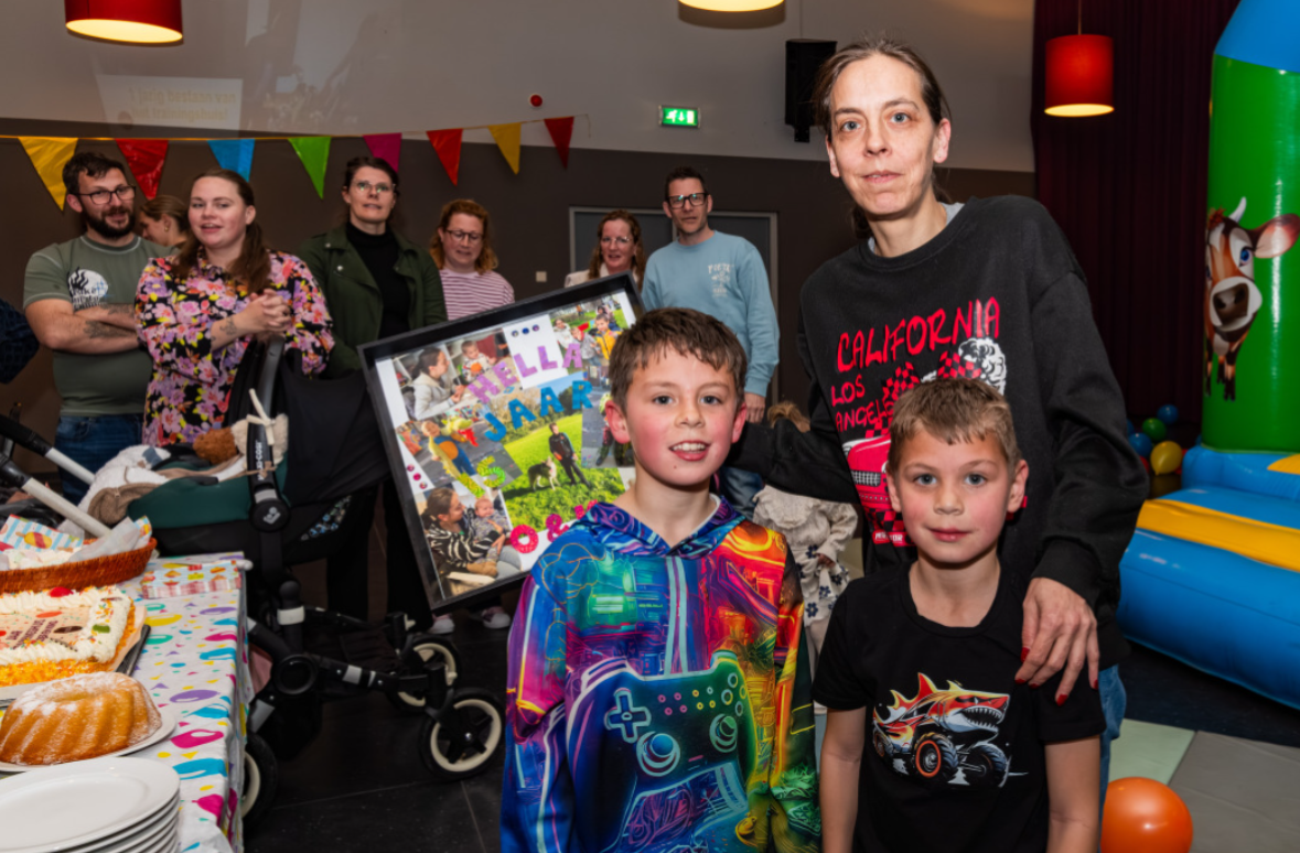 Uitsnede foto jubileumfeest O&K Joyce en Wieger